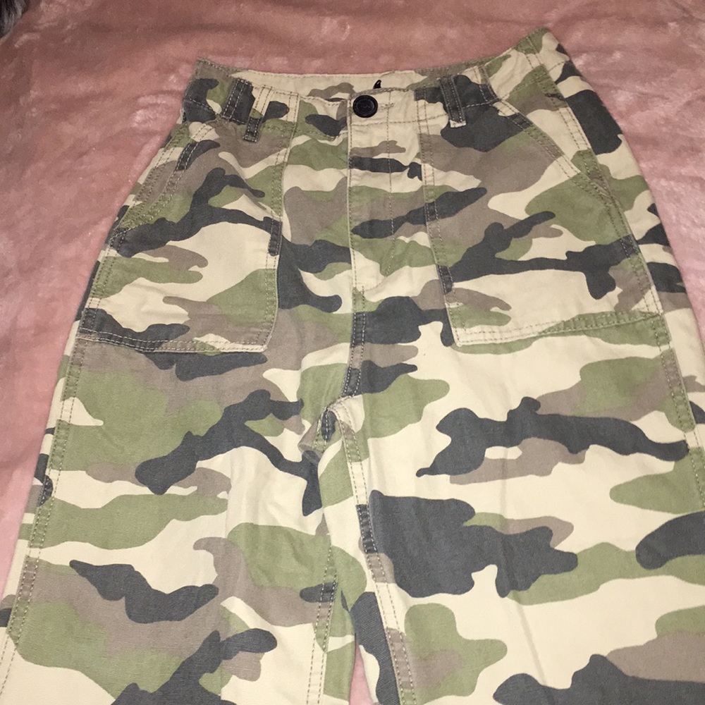 high waisted camo jeans! $10